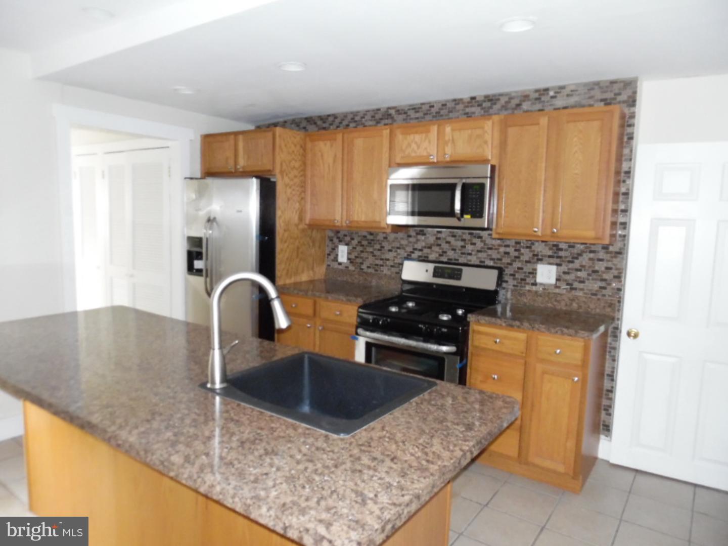 208 New Jersey Road Brooklawn, NJ 08030 - Photo 4 of 11