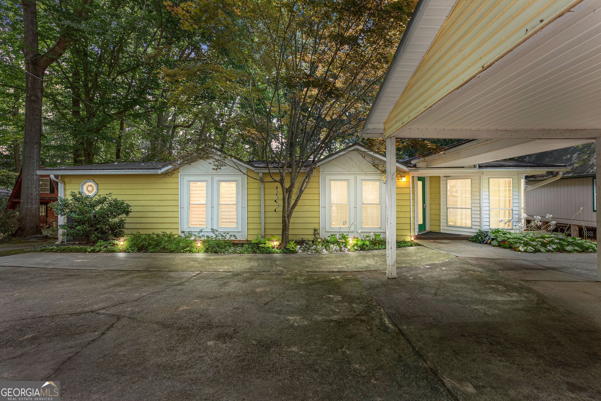 878 Lakeshore Road Martin, GA 30557 - Photo 6 of 67 Gallery Image 6