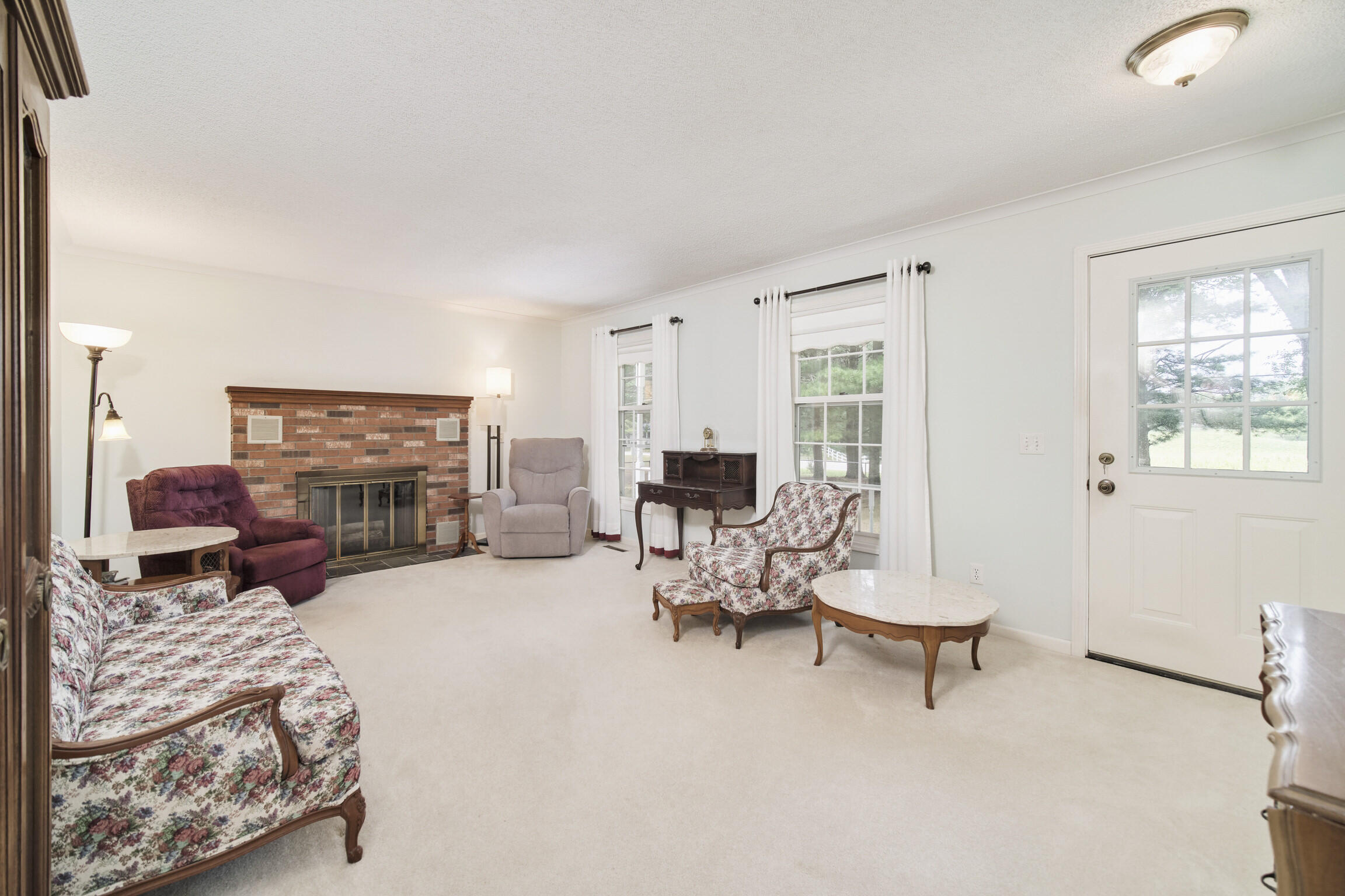 2615 Hill Road Manistee, MI 49660 - Photo 4 of 47 Living Room
