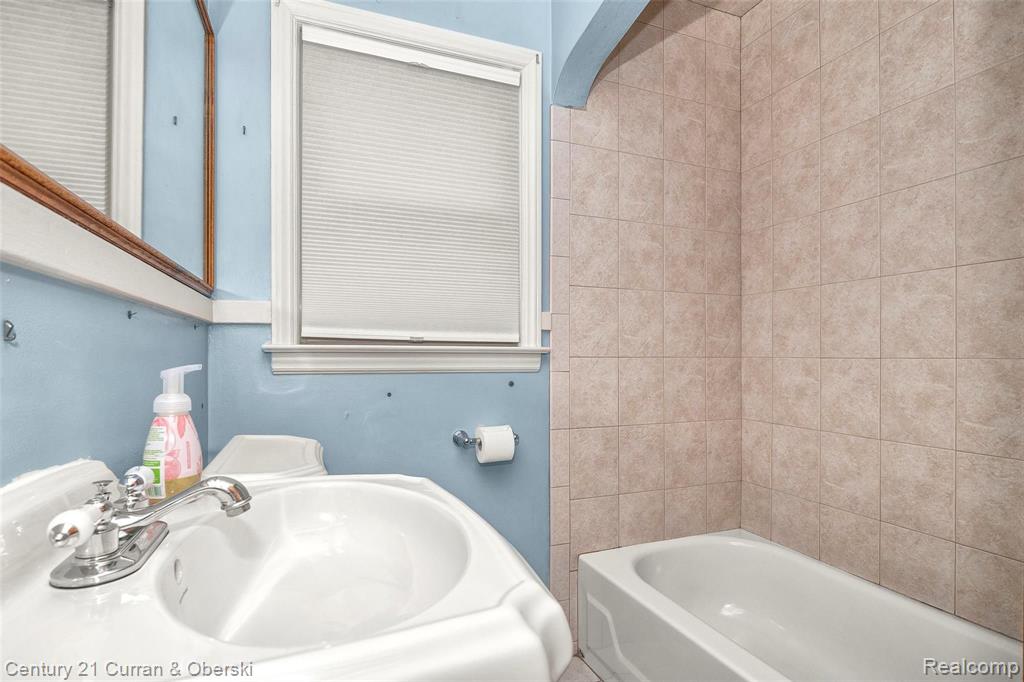 24531 Union Street Dearborn, MI 48124 - Photo 23 of 29