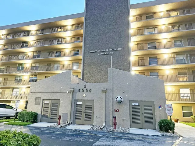 $2,200 | 4550 Northwest 18th Avenue, Unit 706, Deerfield Beach, FL 33073