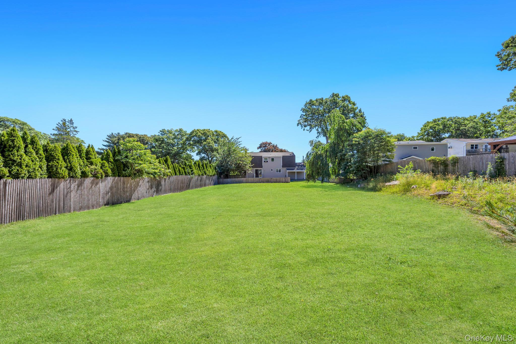 358 Holbrook Road Ronkonkoma, NY 11779 - Photo 12 of 42