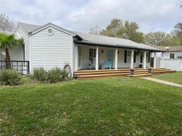 $2,300 | 338 Chenoweth Drive, Corpus Christi, TX 78404