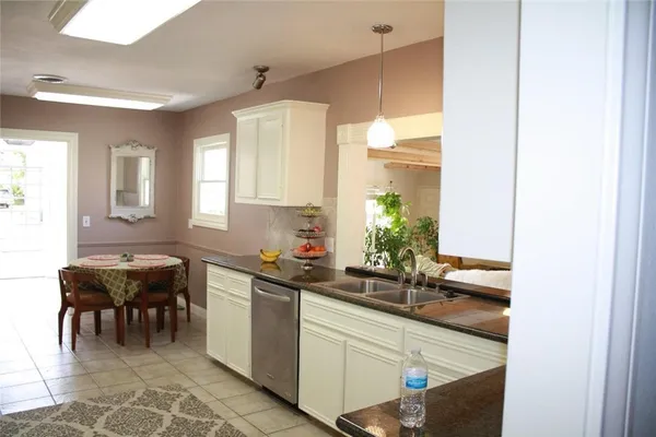 $2,300 | 338 Chenoweth Drive, Corpus Christi, TX 78404