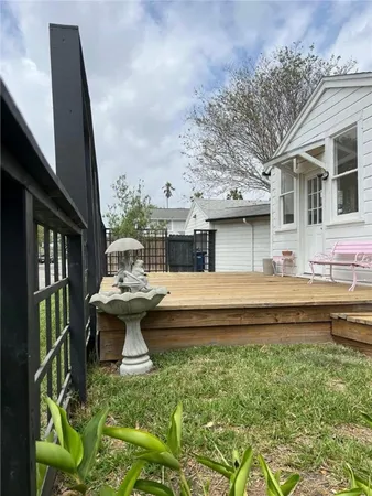 $2,300 | 338 Chenoweth Drive, Corpus Christi, TX 78404