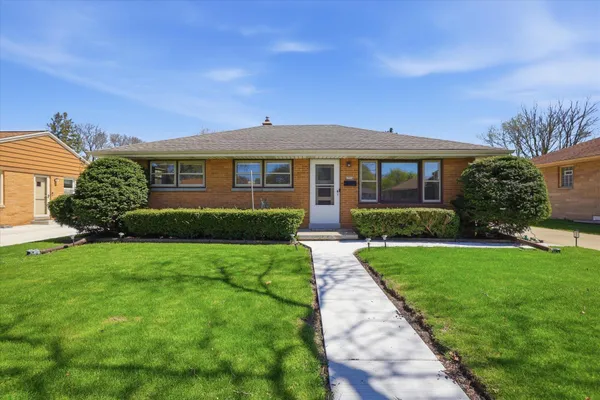 $324,900 | 2514 South 89th Street, West Allis, WI 53227