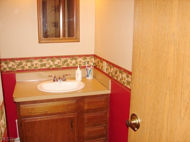 32 Boulder Ridge Place Painesville, OH 44077 - Photo 25 of 33 1/2 bath off foyer