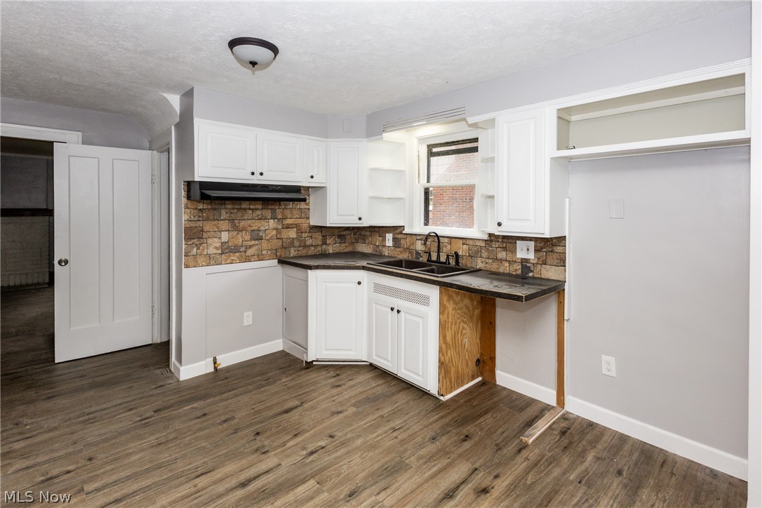 858 Roanoke Road Cleveland Heights, OH 44121 - Photo 9 of 27 Gallery Image 9