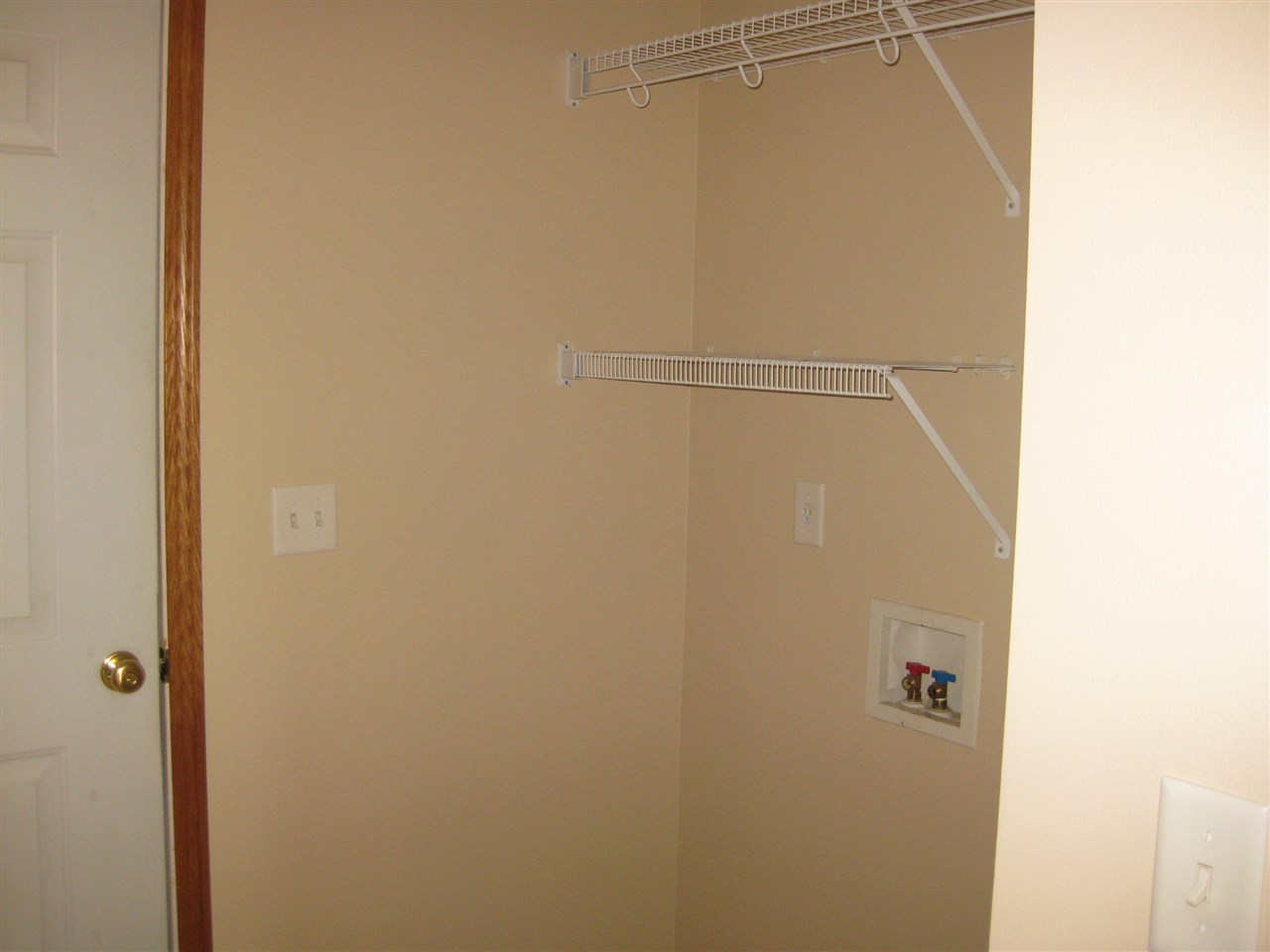 7017 Rye Ridge Trail Cherry Valley, IL 61016 - Photo 7 of 20 a close up of a shower