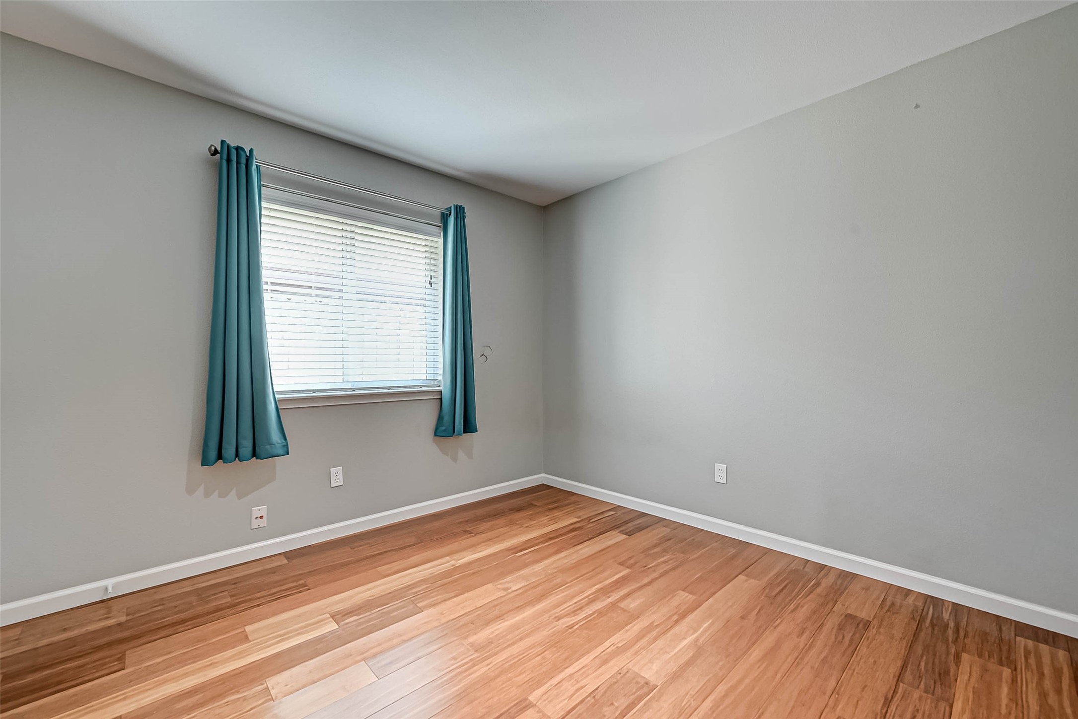9466 Coast Bridge Street Houston, TX 77075 - Photo 19 of 29 a view of an empty room with wooden floor and a window