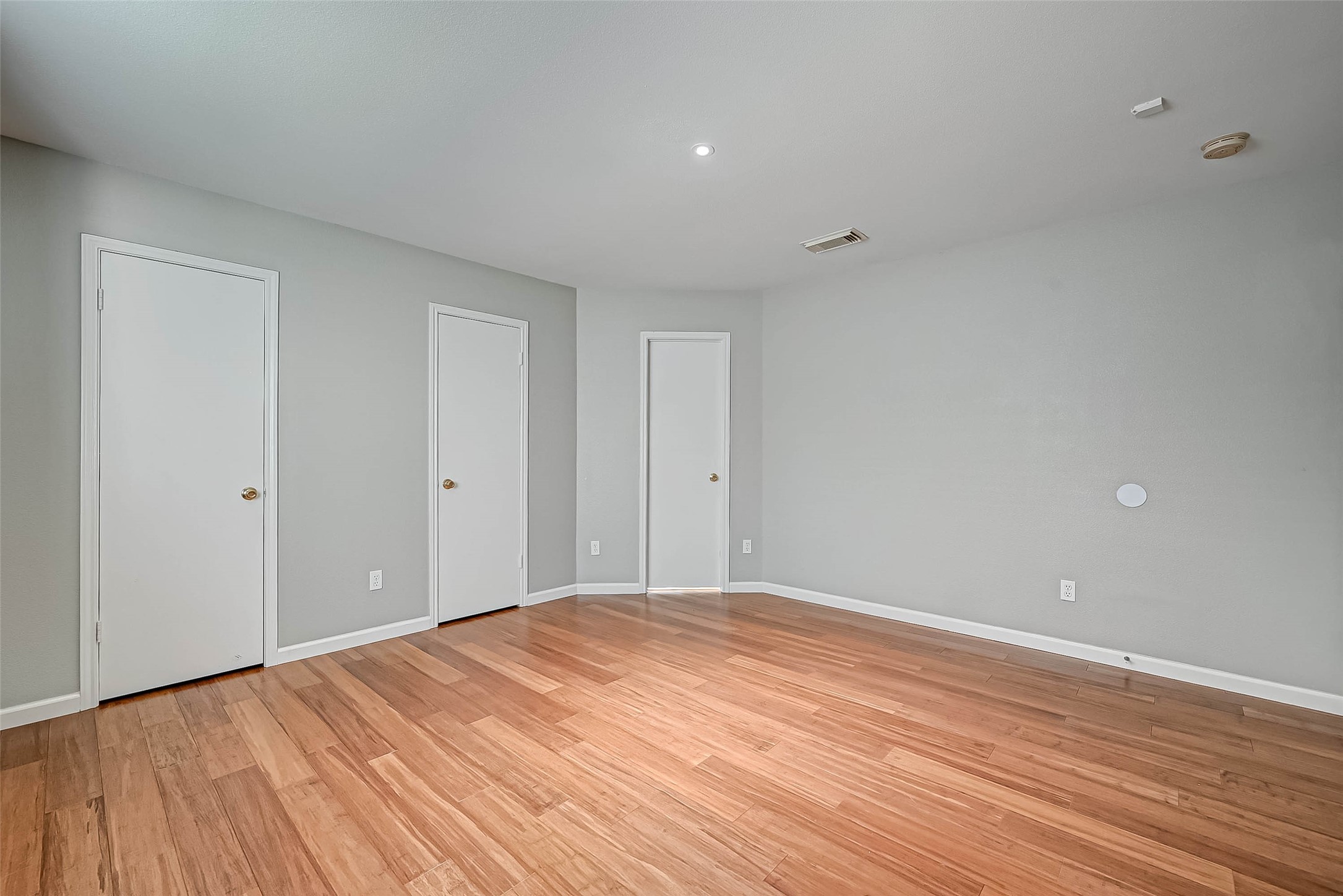 9466 Coast Bridge Street Houston, TX 77075 - Photo 24 of 29 a view of empty room with wooden floor