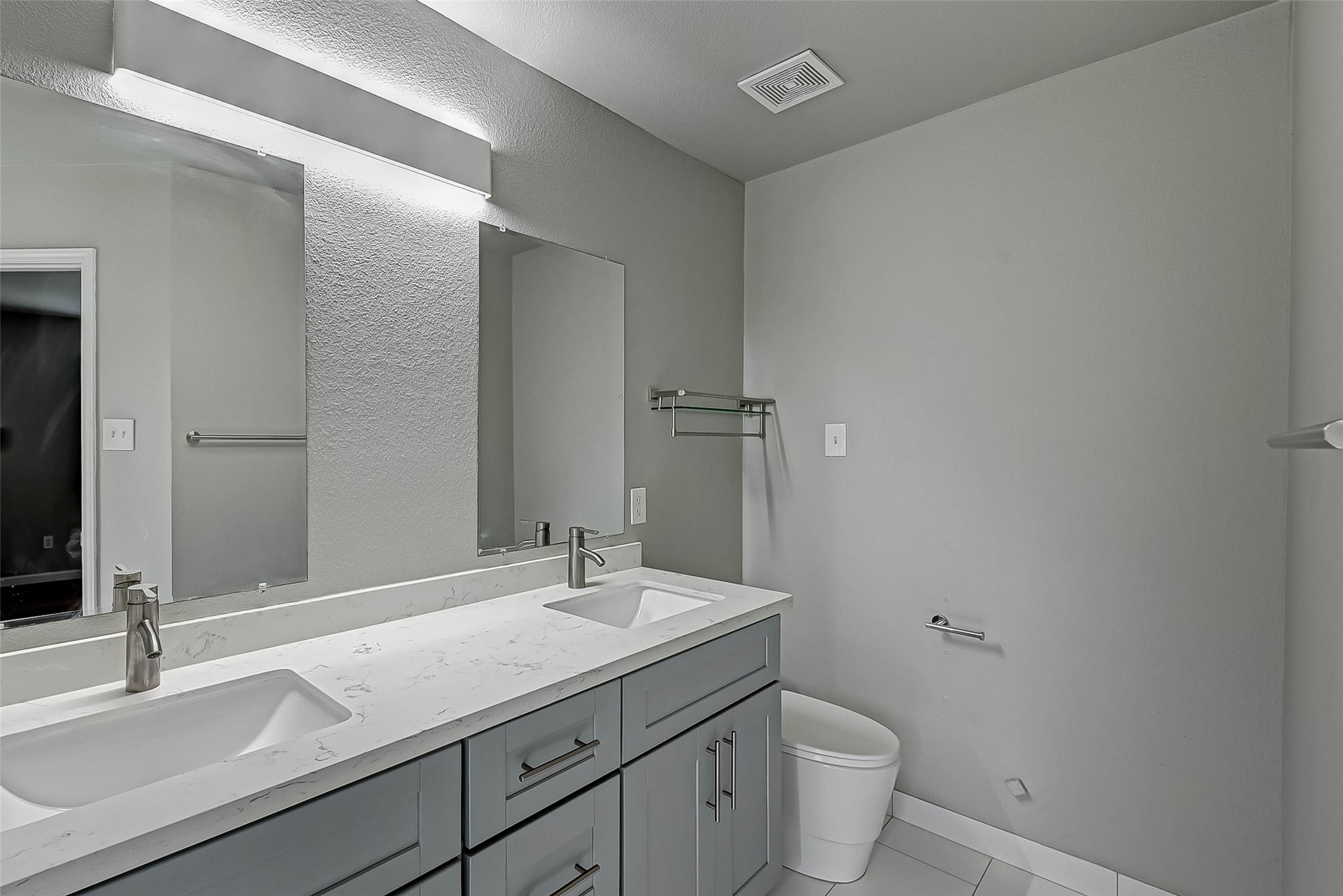 9466 Coast Bridge Street Houston, TX 77075 - Photo 26 of 29 a bathroom with a sink and a mirror