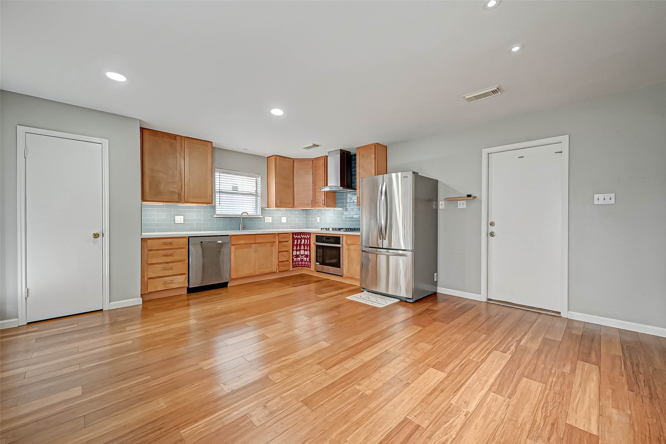 9466 Coast Bridge Street Houston, TX 77075 - Photo 9 of 29 a kitchen with stainless steel appliances a refrigerator and wooden floor