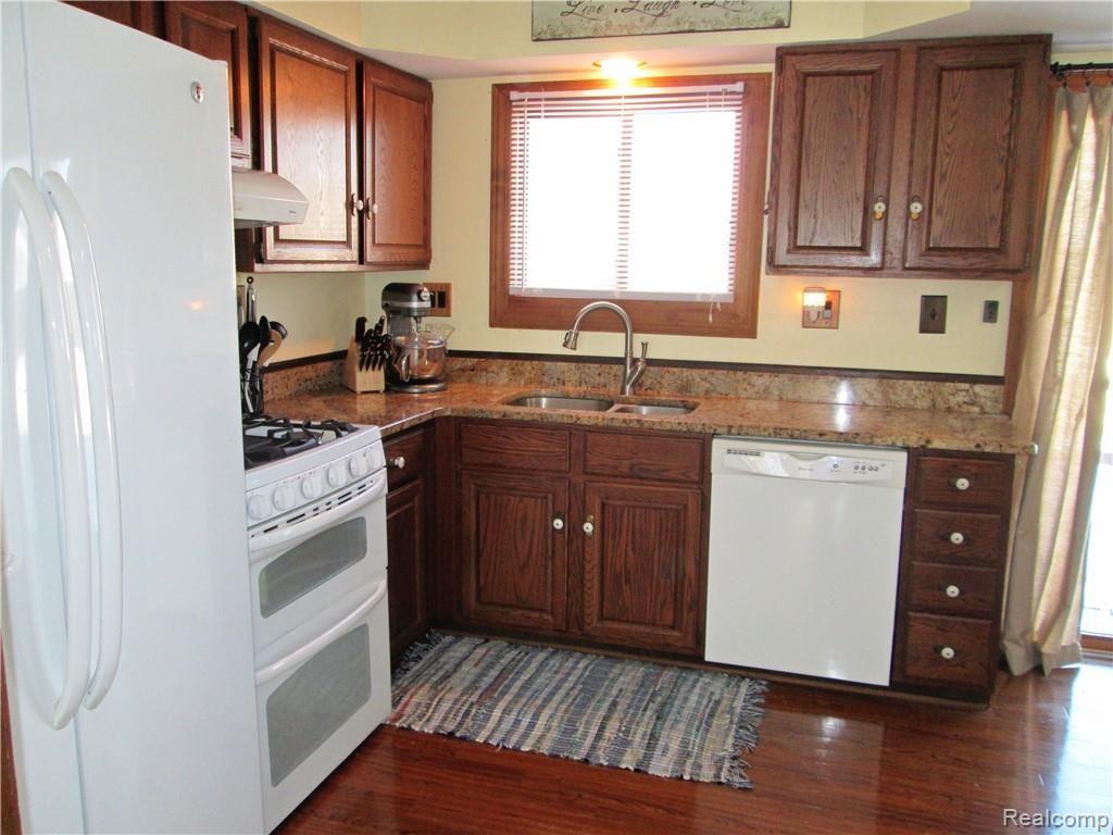 39368 Palmer Road Westland, MI 48186 - Photo 8 of 37 Kitchen 1.jpg
