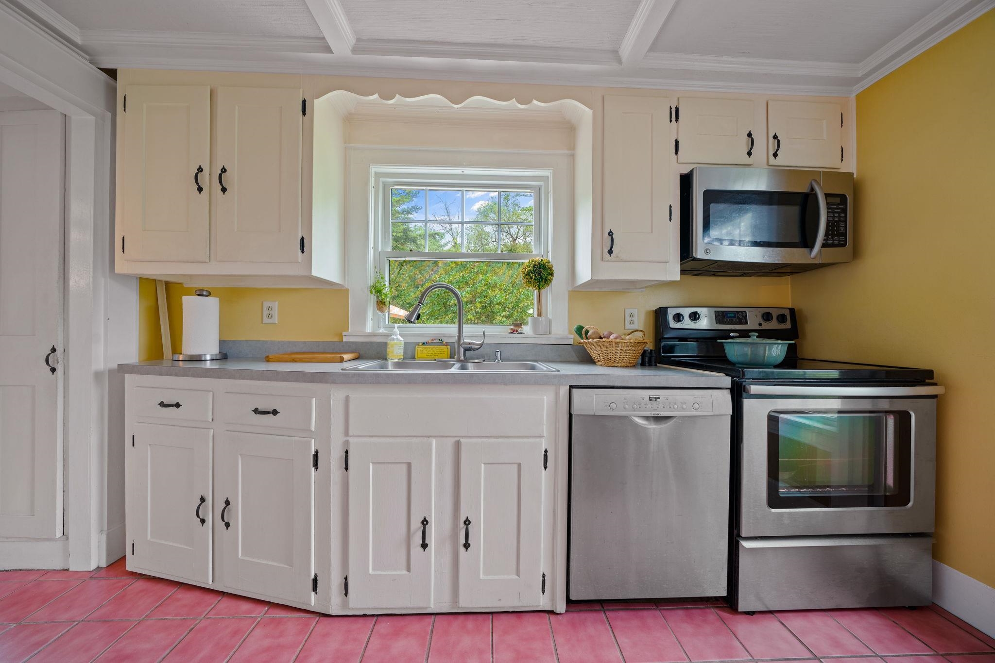 83 Daniel Plummer Road Goffstown, NH 03045 - Photo 8 of 36