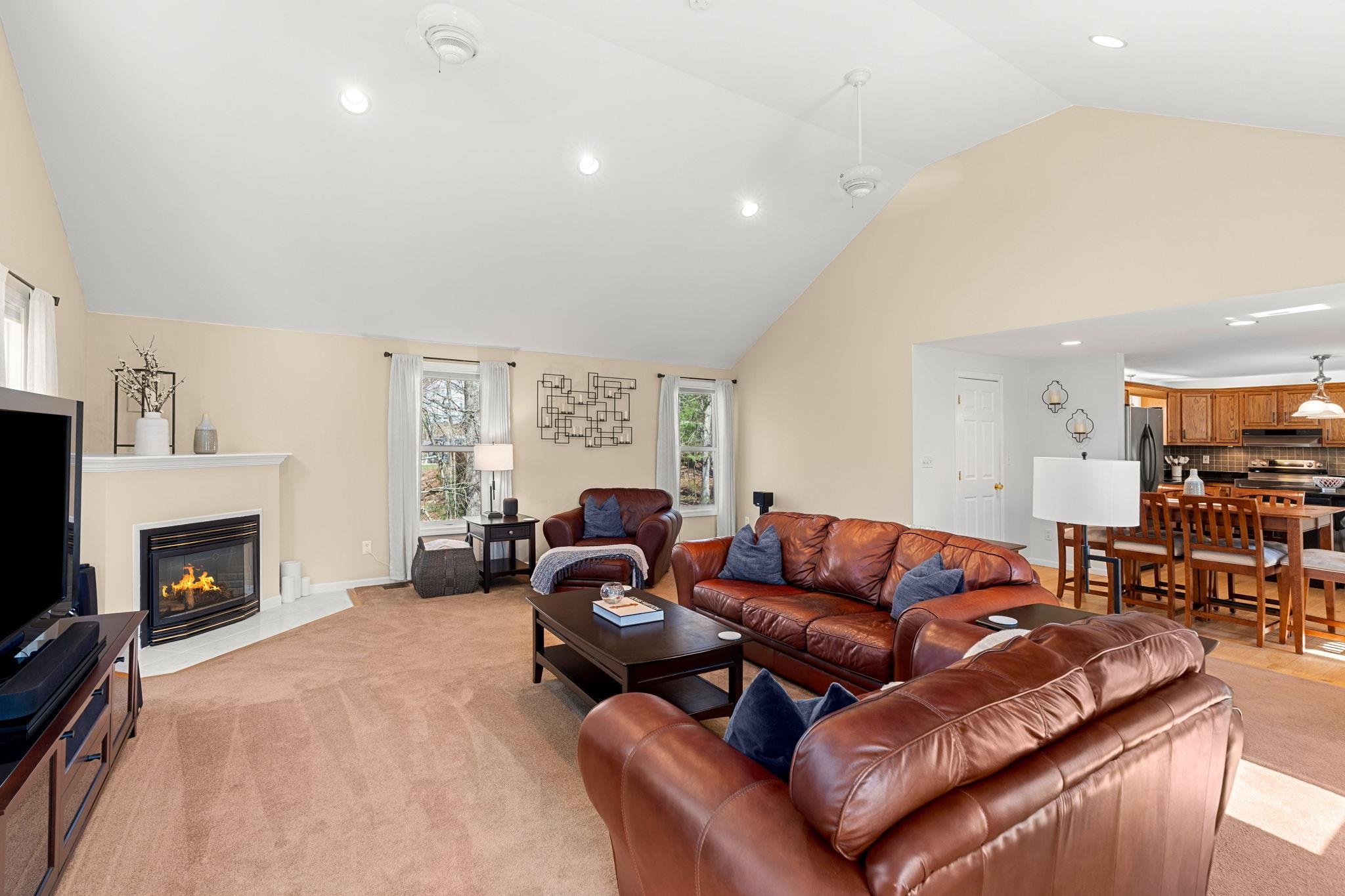 29 Greenwich Road Litchfield, NH 03052 - Photo 13 of 48