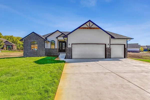$449,000 | 518 North Backwoods Court, Valley Center, KS 67147