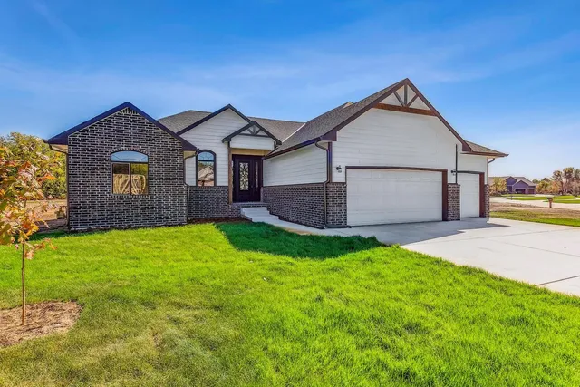 $449,000 | 518 North Backwoods Court, Valley Center, KS 67147