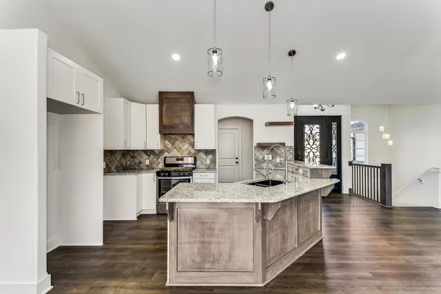 $449,000 | 518 North Backwoods Court, Valley Center, KS 67147