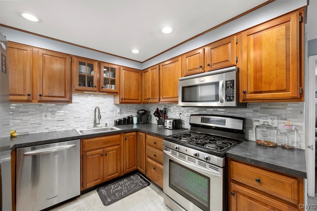 138 Riverview Parkway North Rome, NY 13440 - Photo 13 of 39