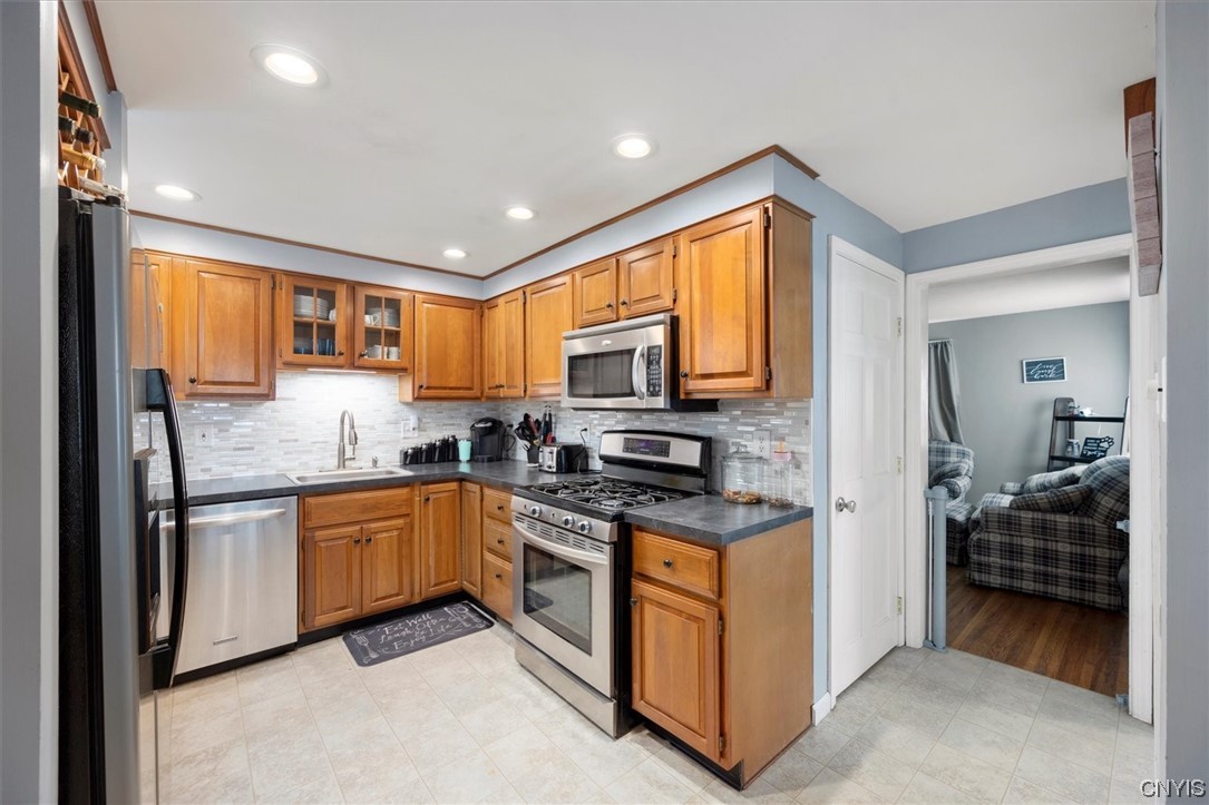 138 Riverview Parkway North Rome, NY 13440 - Photo 10 of 39