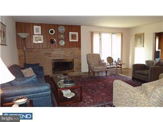 518 Wynlyn Road Wynnewood, PA 19096 - Photo 4 of 8 Living Room