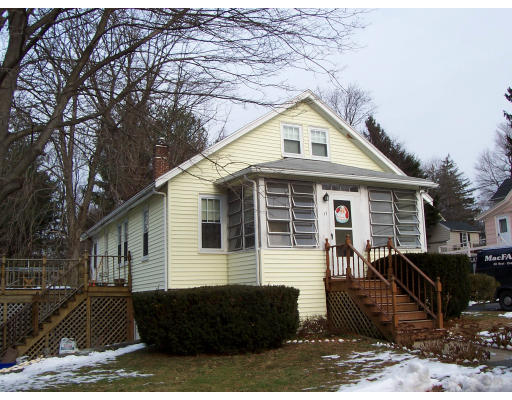 17 Totnes Road Braintree, MA 02184 - Photo 1 of 4 Gallery Image 1