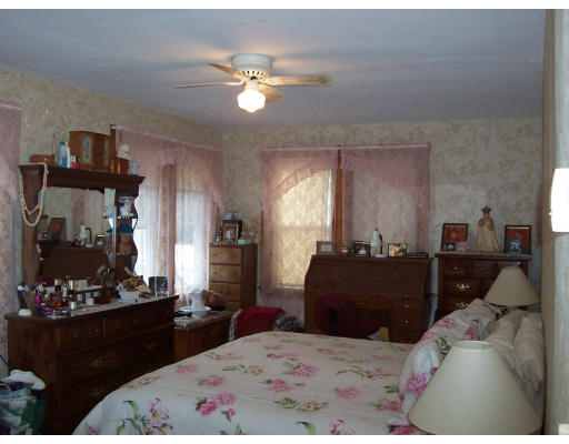 17 Totnes Road Braintree, MA 02184 - Photo 4 of 4 Gallery Image 4