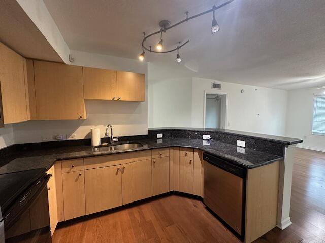 401 Villa Circle Boynton Beach, FL 33435 - Photo 3 of 58 401 Kitchen