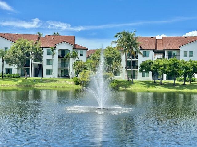401 Villa Circle Boynton Beach, FL 33435 - Photo 35 of 58 mirabella fountain on lake