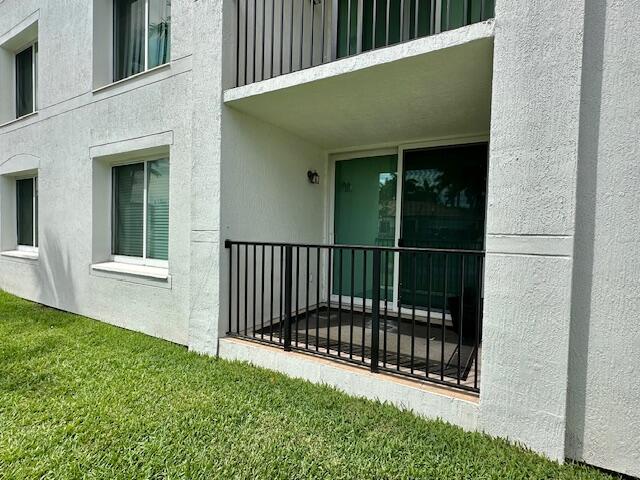 401 Villa Circle Boynton Beach, FL 33435 - Photo 8 of 58 401 patio