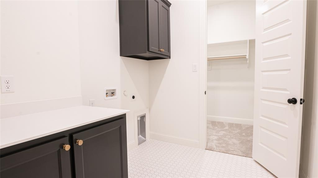 427 Wingtail Drive Aledo, TX 76008 - Photo 10 of 13 a bathroom with a sink and a mirror