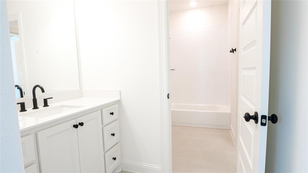 427 Wingtail Drive Aledo, TX 76008 - Photo 8 of 13 a bathroom with a bathtub sink and mirror