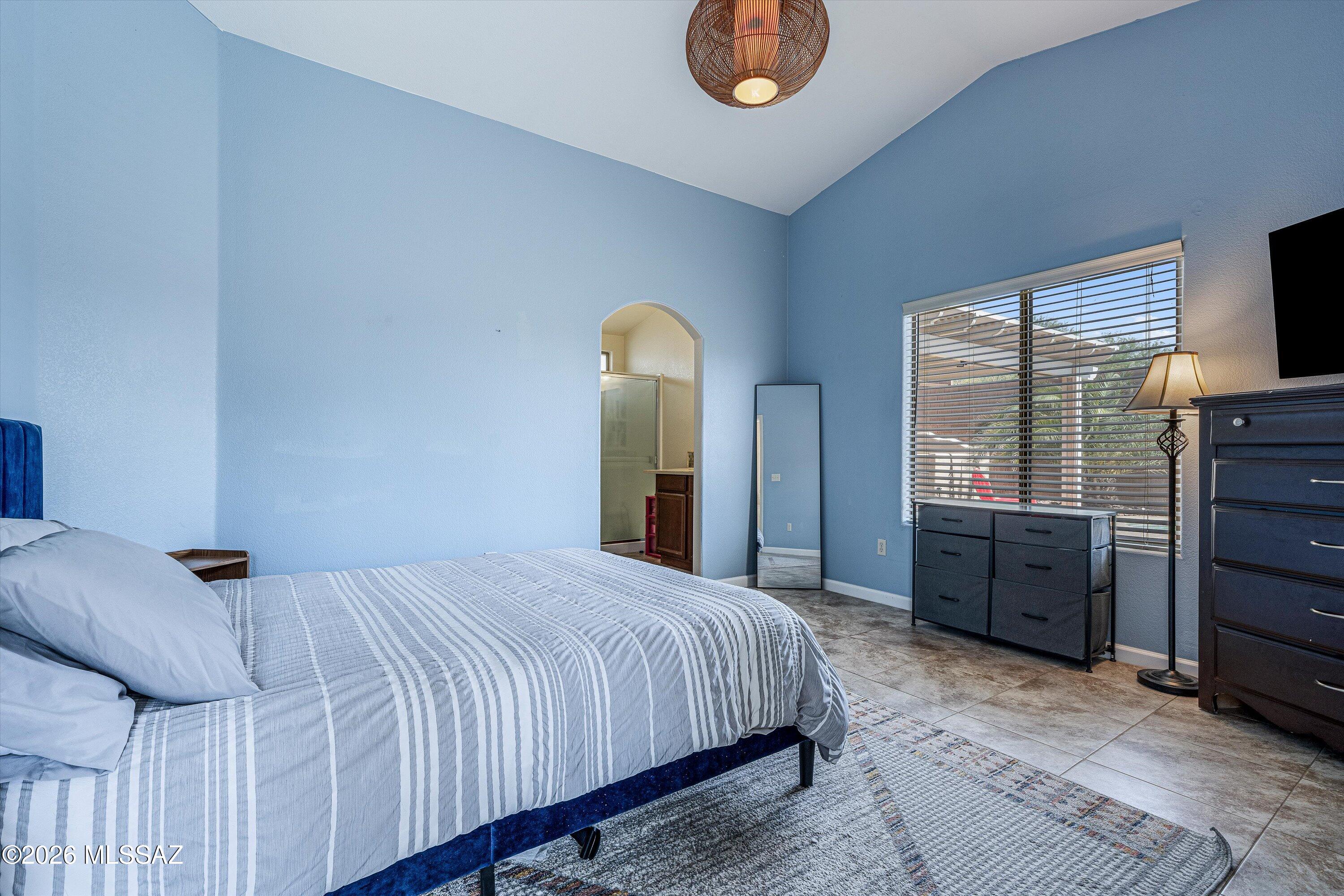 10790 South April Spring Place Vail, AZ 85641 - Photo 20 of 31 16-Primary Bedroom