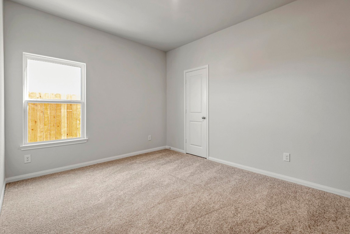 6414 Winter Elm Street Houston, TX 77048 - Photo 5 of 7 an empty room with a window