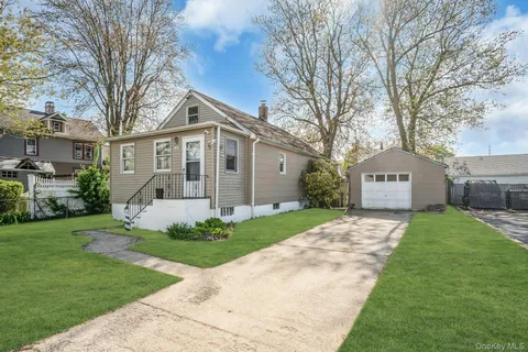 $475,000 | 111 South 4th Street, Lindenhurst, NY 11757