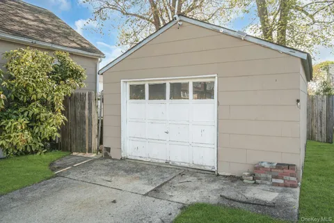 $475,000 | 111 South 4th Street, Lindenhurst, NY 11757