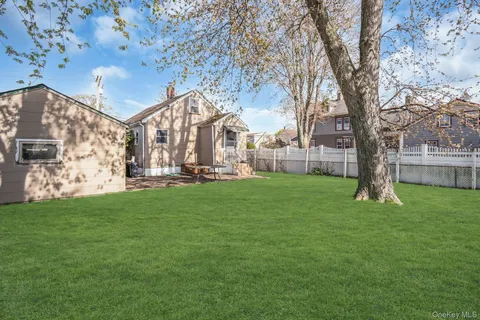 $475,000 | 111 South 4th Street, Lindenhurst, NY 11757