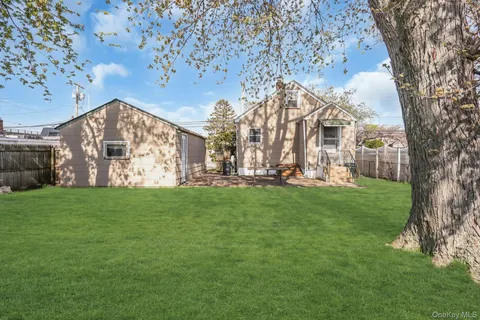 $475,000 | 111 South 4th Street, Lindenhurst, NY 11757