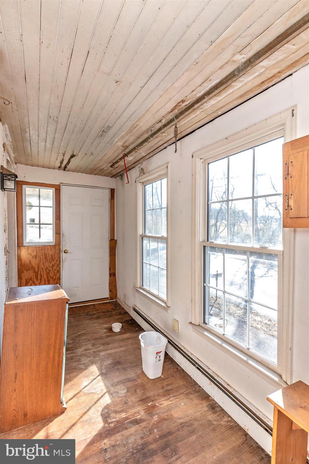 12337 Warner Road Keymar, MD 21757 - Photo 10 of 28 Enclosed rear porch