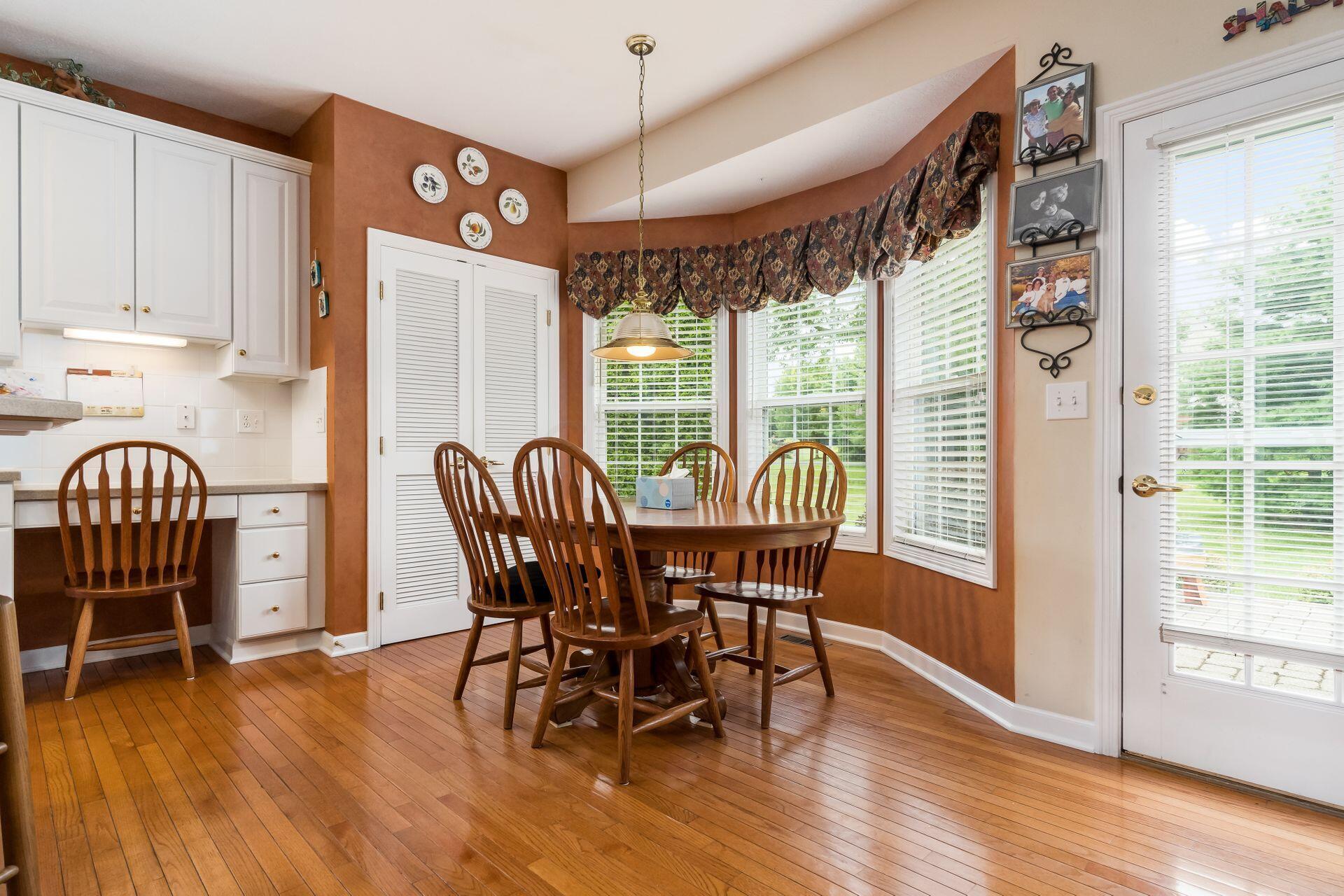 960 Reece Ridge Drive Columbus, OH 43230 - Photo 24 of 66 Eat-in-kitchen