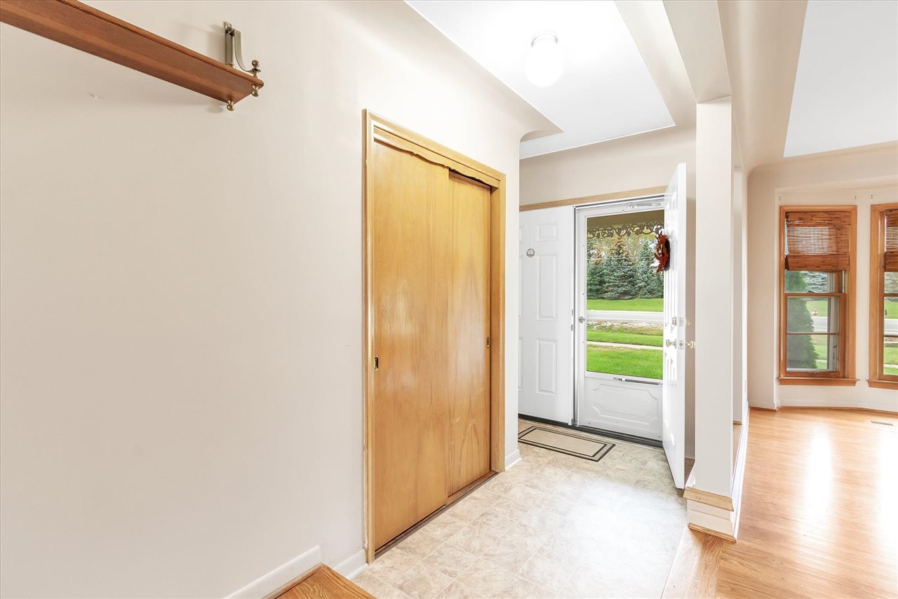 41655 Utica Road Sterling Heights, MI 48313 - Photo 6 of 43 50058720-5.JPG