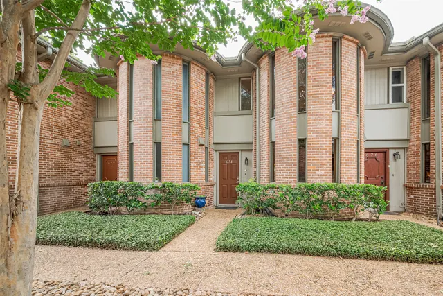 $235,000 | 674 South Ripple Creek Drive, Unit 674, Houston, TX 77057