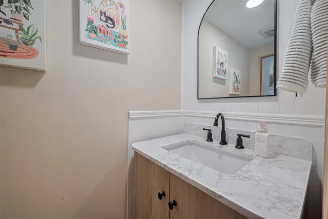 $235,000 | 674 South Ripple Creek Drive, Unit 674, Houston, TX 77057