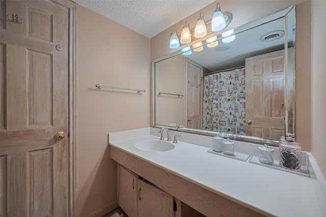 $235,000 | 674 South Ripple Creek Drive, Unit 674, Houston, TX 77057