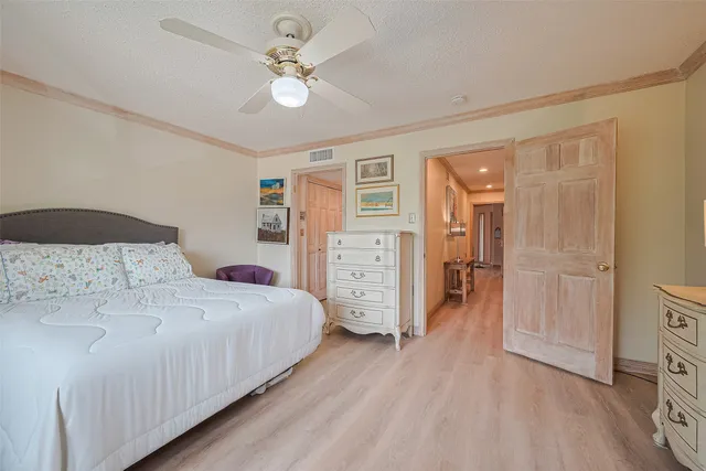 $235,000 | 674 South Ripple Creek Drive, Unit 674, Houston, TX 77057