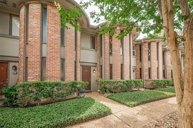 $235,000 | 674 South Ripple Creek Drive, Unit 674, Houston, TX 77057