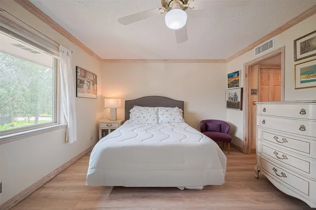 $235,000 | 674 South Ripple Creek Drive, Unit 674, Houston, TX 77057