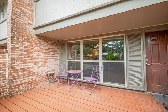 $235,000 | 674 South Ripple Creek Drive, Unit 674, Houston, TX 77057