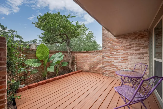 $235,000 | 674 South Ripple Creek Drive, Unit 674, Houston, TX 77057